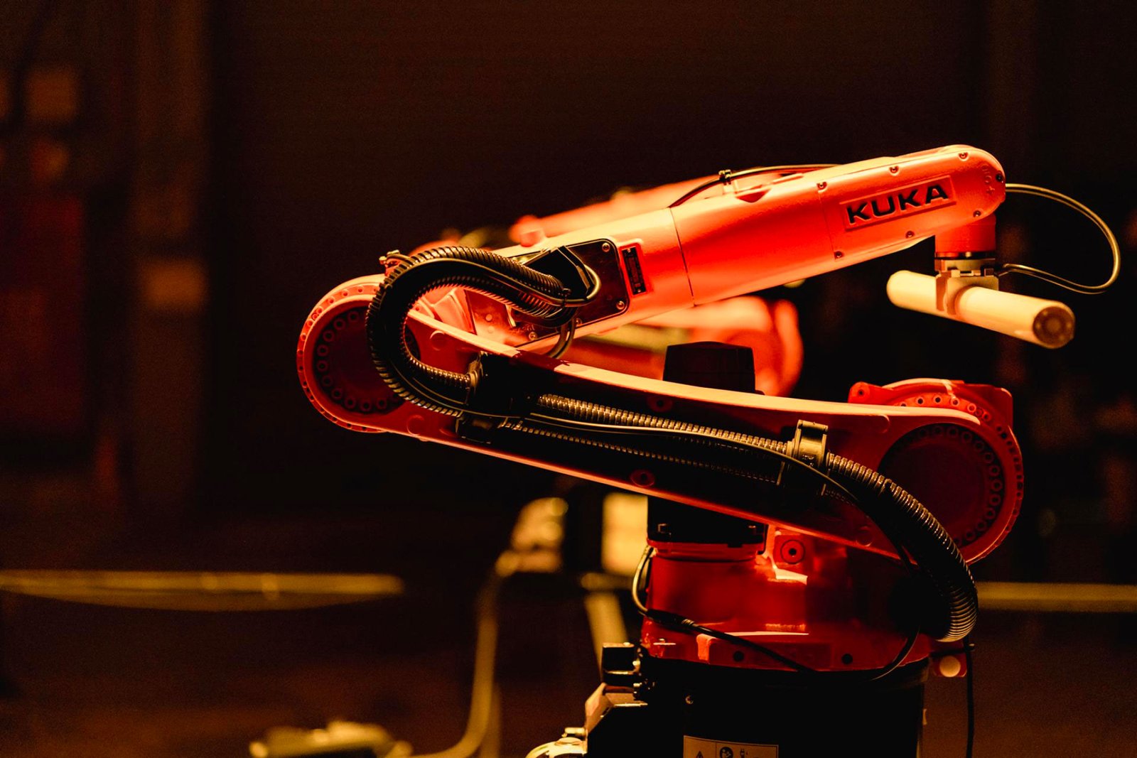 Thousand Lightsabers – A Light Show of Robotic Arms Is A Spectacle Of Moving Machinery & Color Of Lights!