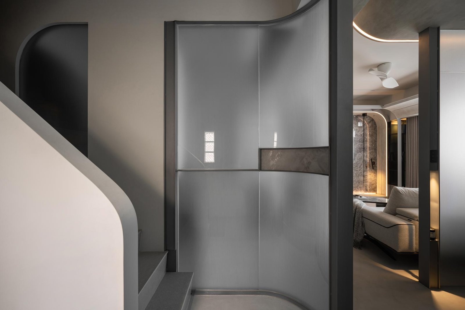 Marble Concealed in Depth by REAL HOUSE DESIGN