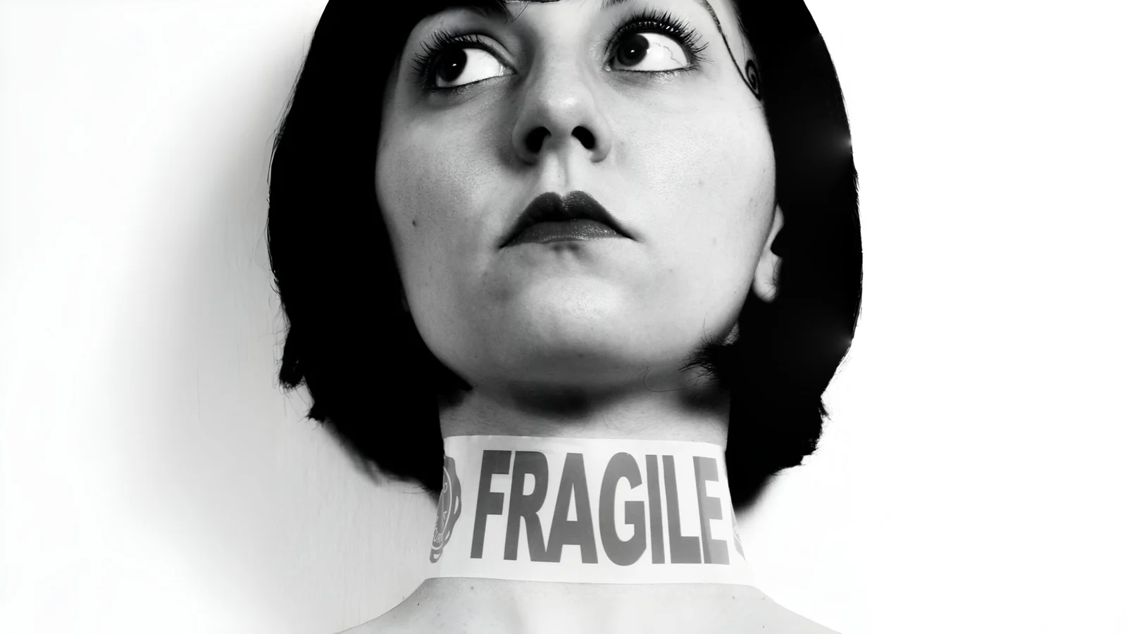Fragments of Emotion: How Sama Sbrissa Turns Moments into Art