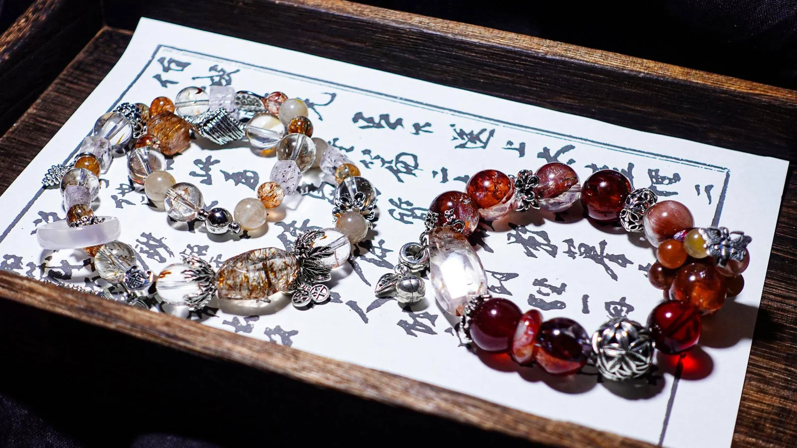 和花和月度流年/ Through Time, With Flowers and the Moon