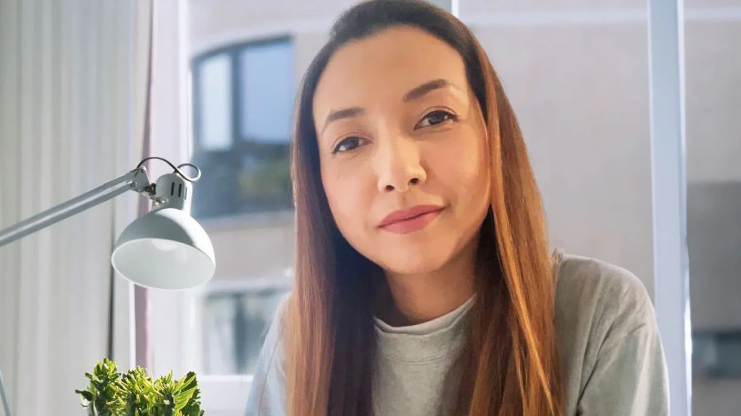 Krittika Bhekasut Leads the Way with SPIN’s Foldable Vintage Bicycle Helmet