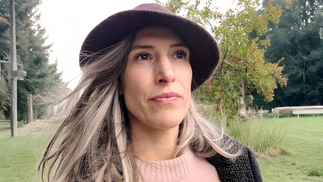 Julia de Schultz Translates Knowledge into Design Through Ray of Light Prints