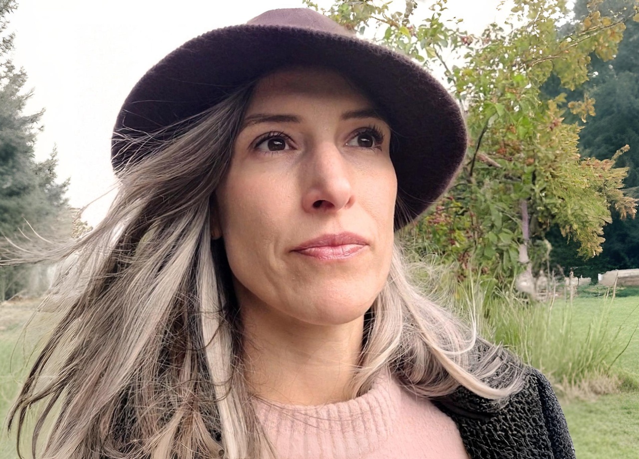 Julia de Schultz Translates Knowledge into Design Through Ray of Light Prints