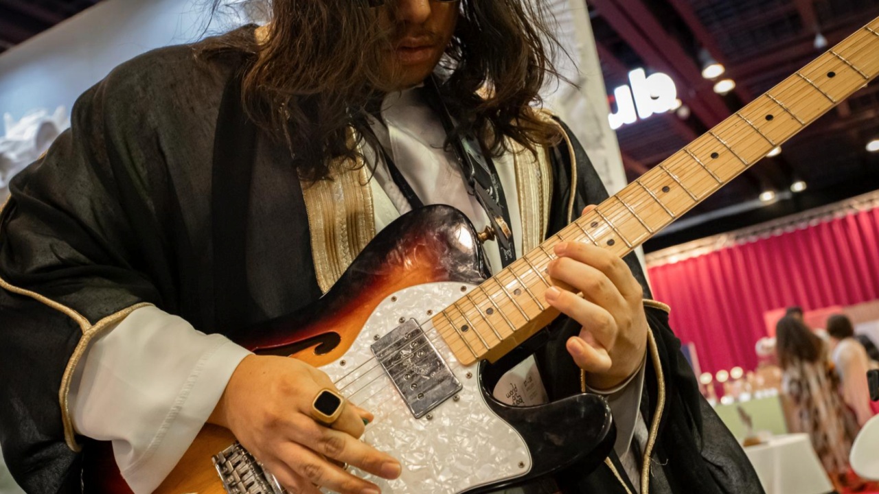 From Guitar Strings to Camera Frames | Rodrigo Alpizar Shares His Artistic Perspective