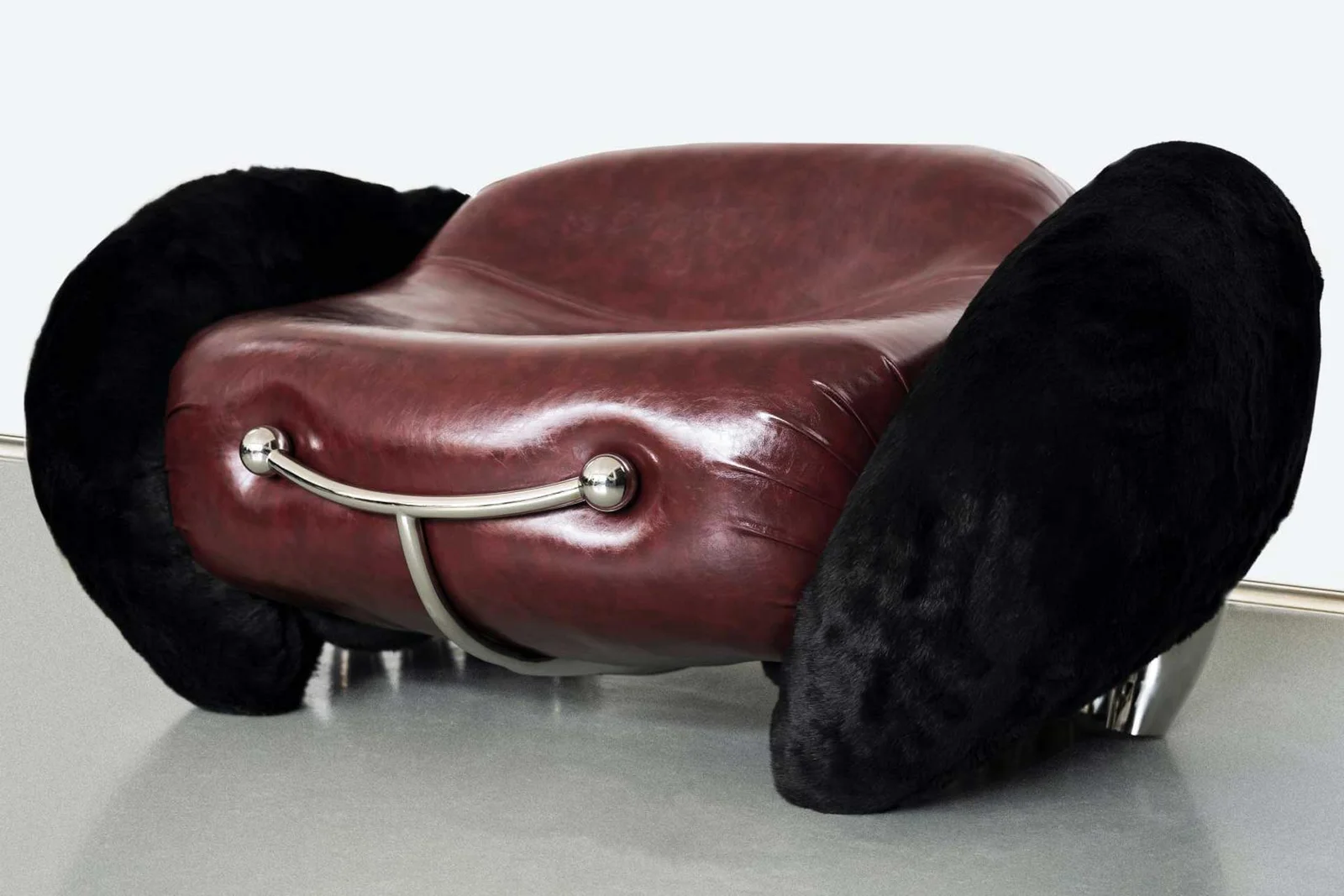 Hairy Crab Sofa | 2024