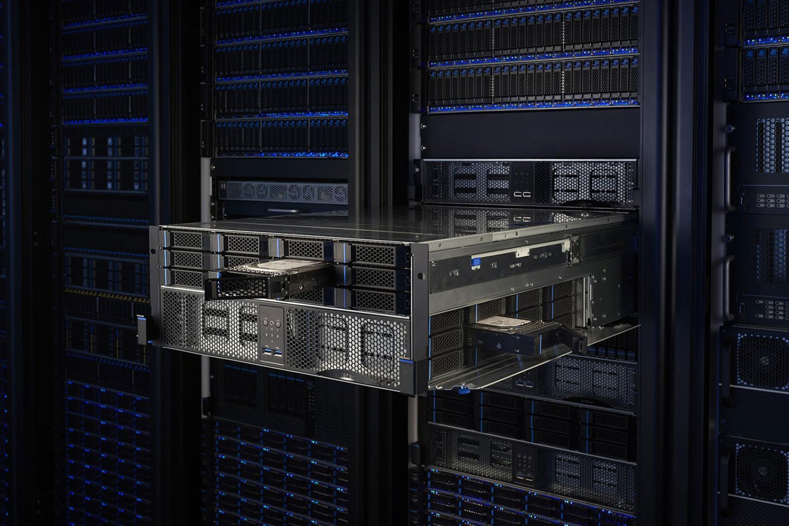 Chenbro Tri-load Series | 2023