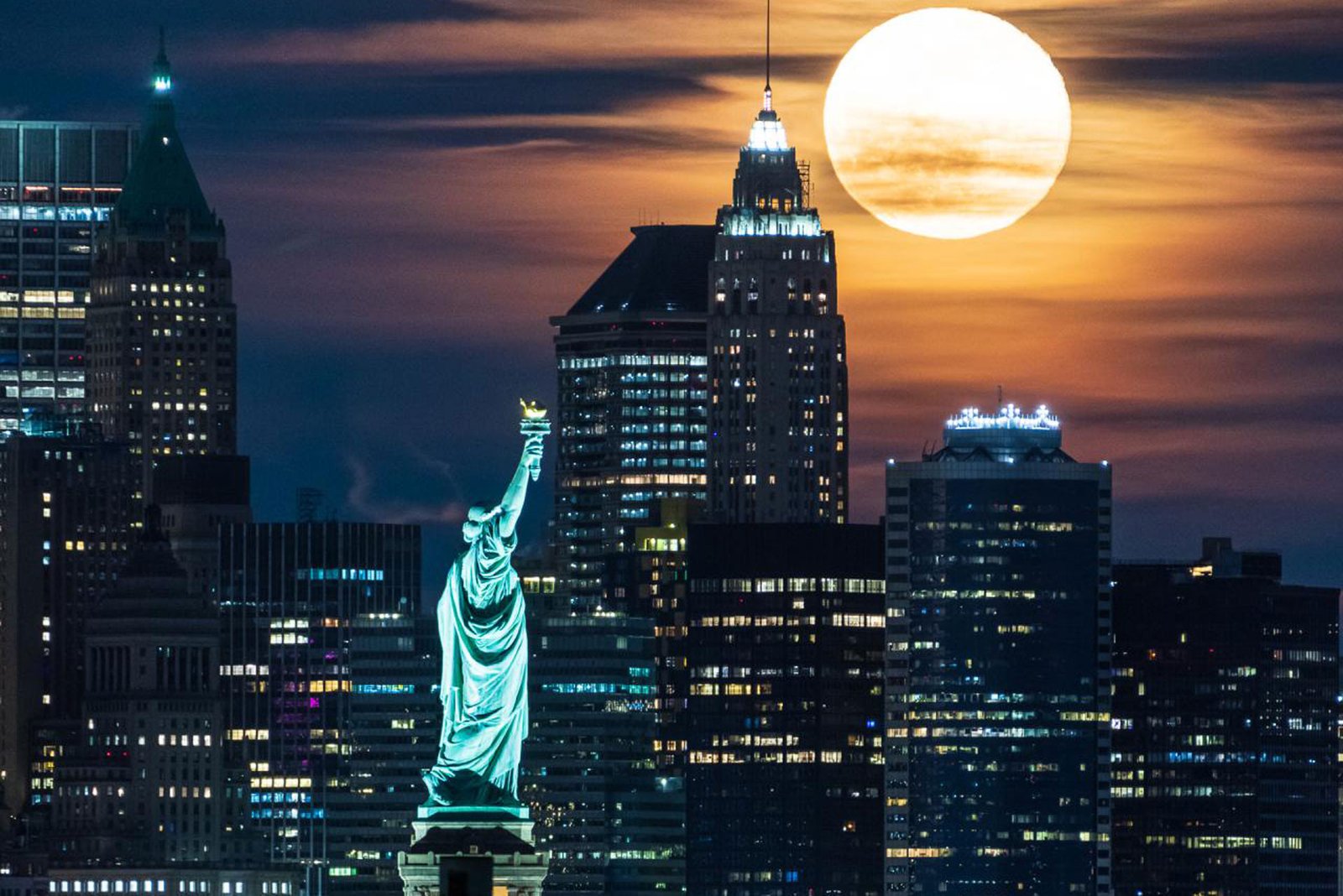 Moon rise with NYC Skyline | 2023