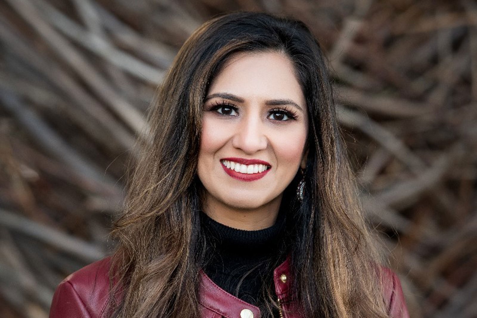 Female Executive in Consulting and Information Technology | 2023