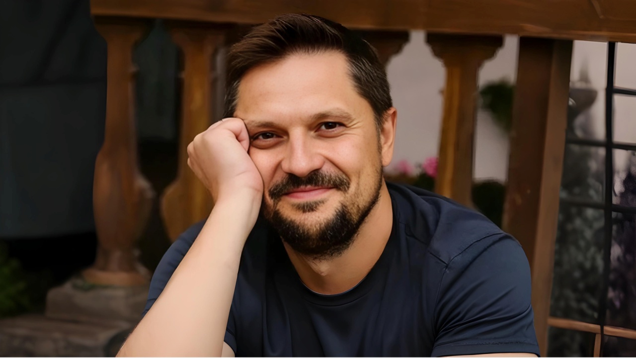 Interview with Dz Apolenis from United States