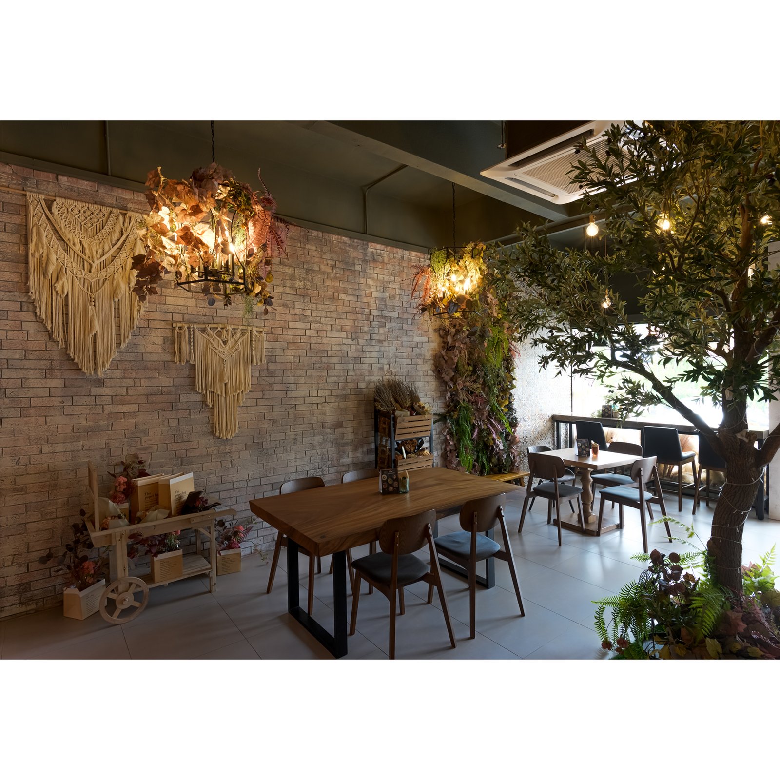 V Life Vegan Cafe | 2020
