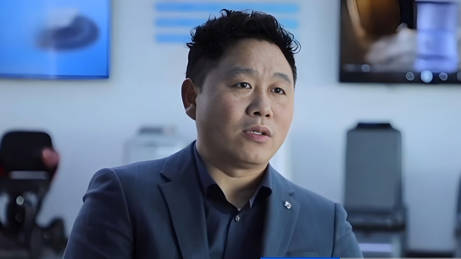 The Story of XIONGDA Smart Delivery Robot with Yuanhua Zou of WanDechang Innovation Intelligence