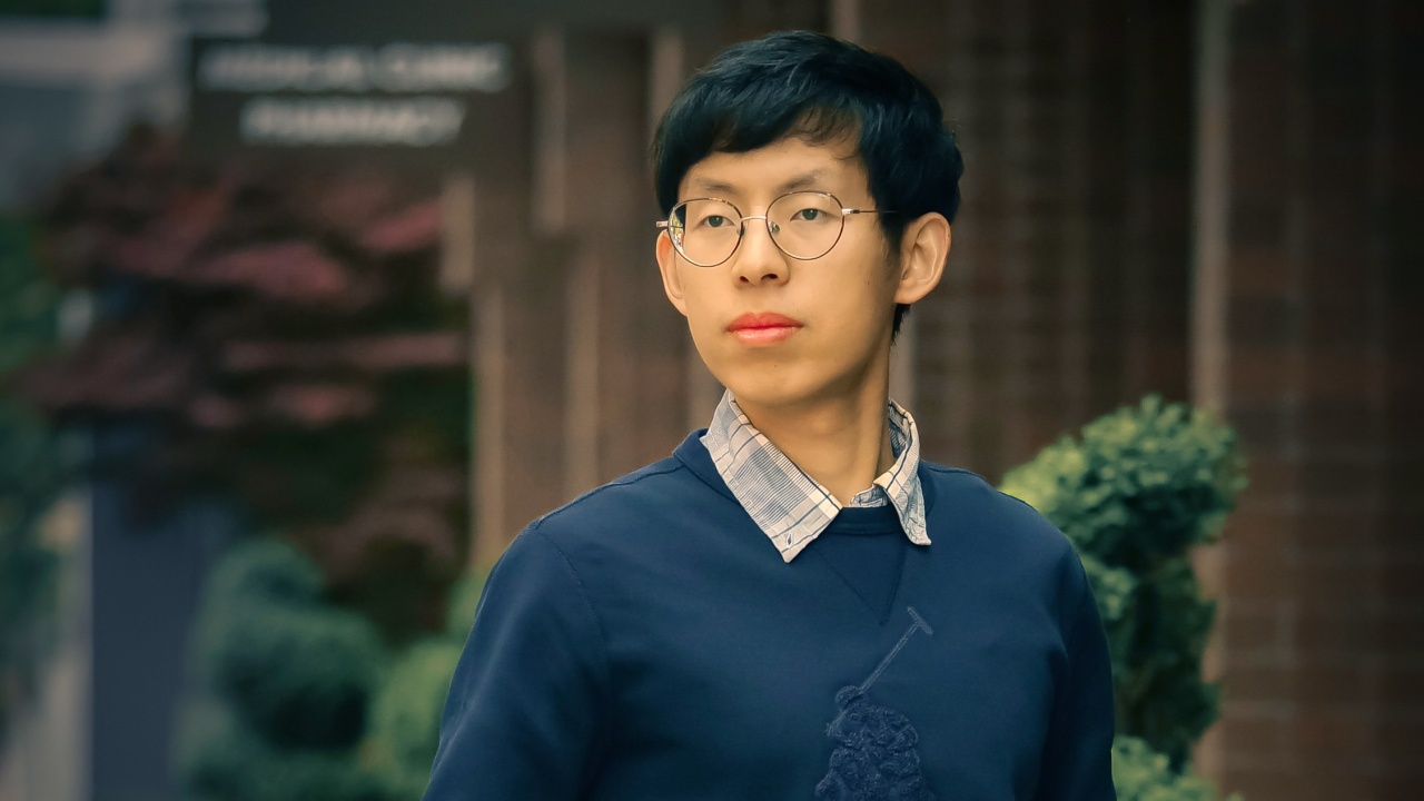 Once on the Edge: Inside Yuanfeng Mao’s Award-Winning Work