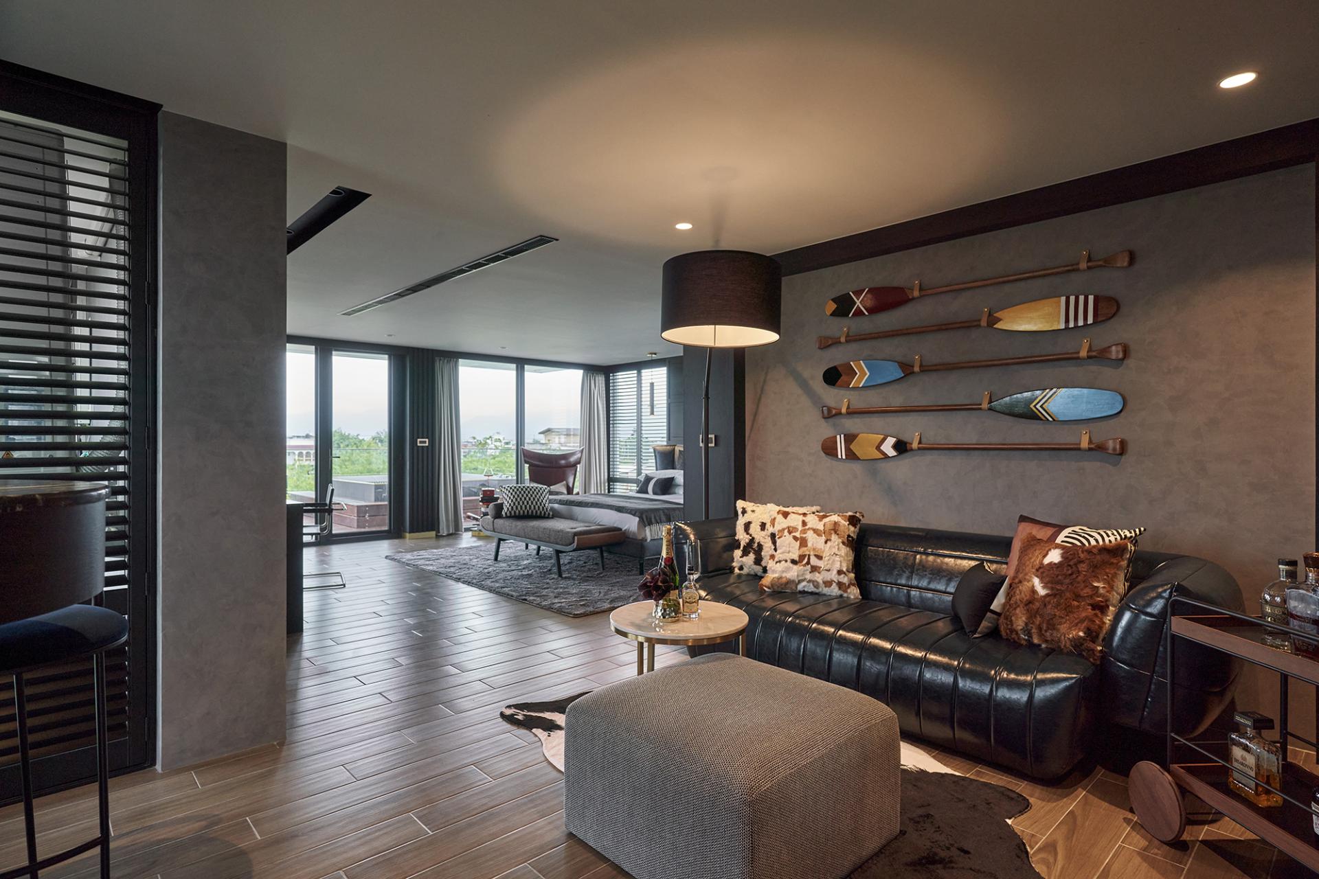 Elegant Drift, Mindful Dwelling