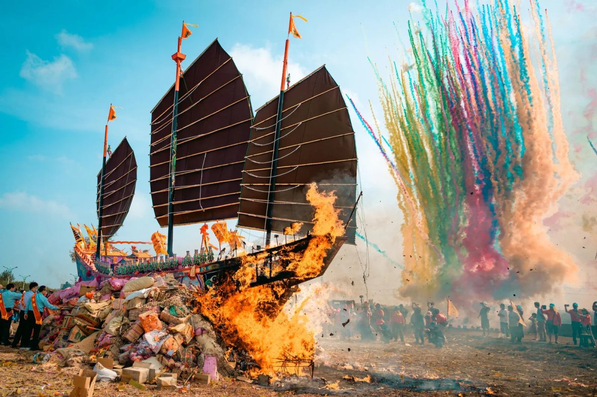 The fireboat of hope | 2025 London Photography Awards